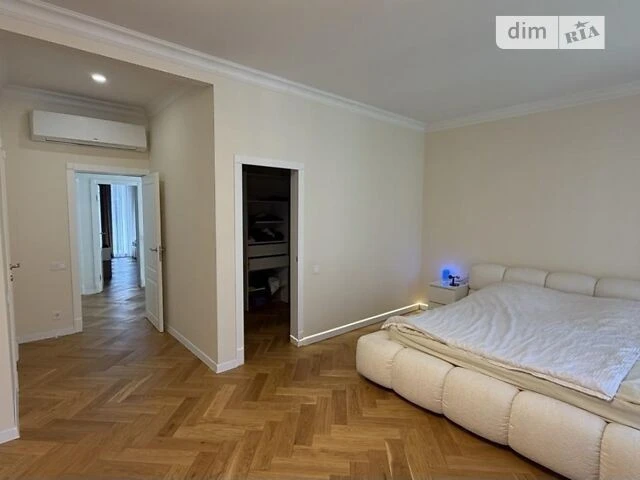 Продаж 2 поверхового будинку з ділянкою на 10 соток, 203 кв.