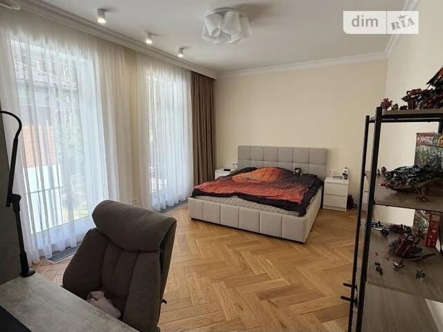 Продаж 2 поверхового будинку з ділянкою на 10 соток, 203 кв.