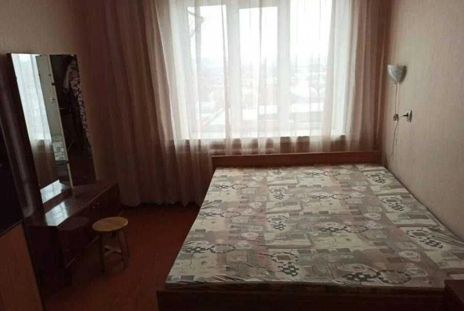 Продается 2к. гостинка со своим с/у недалеко от метро Холодн