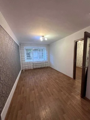 Продаж 2 кімнатної квартири. Ремонт, частково меблі.