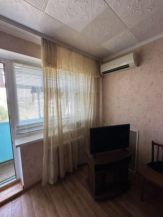 Продам квартиру левый берег Косиора(с ваучерами не рассмаири)