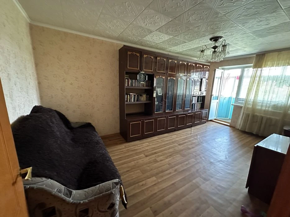Продам квартиру левый берег Косиора(с ваучерами не рассмаири)