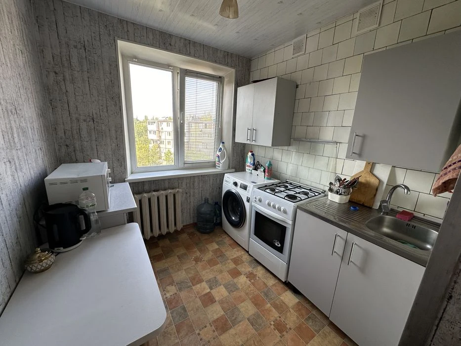 Продам квартиру левый берег Косиора(с ваучерами не рассмаири)