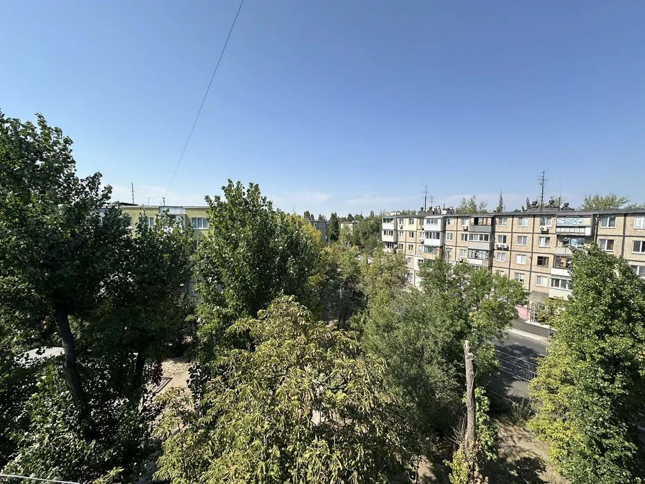 Продам квартиру левый берег Косиора(с ваучерами не рассмаири)