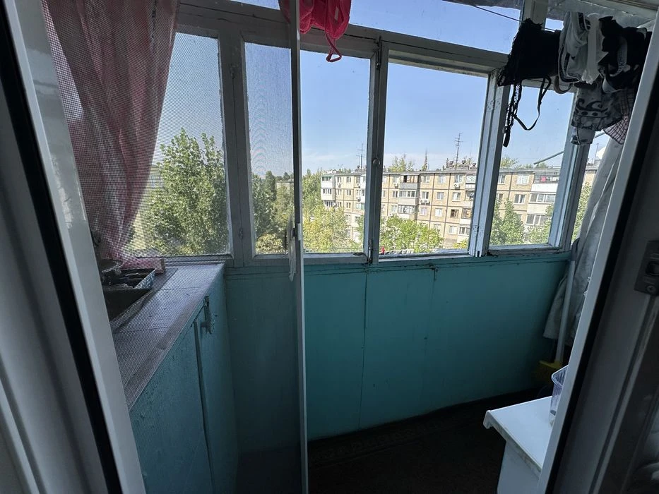 Продам квартиру левый берег Косиора(с ваучерами не рассмаири)