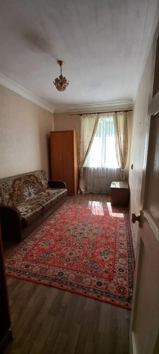 Продам 2х ком квартиру, сталинка!