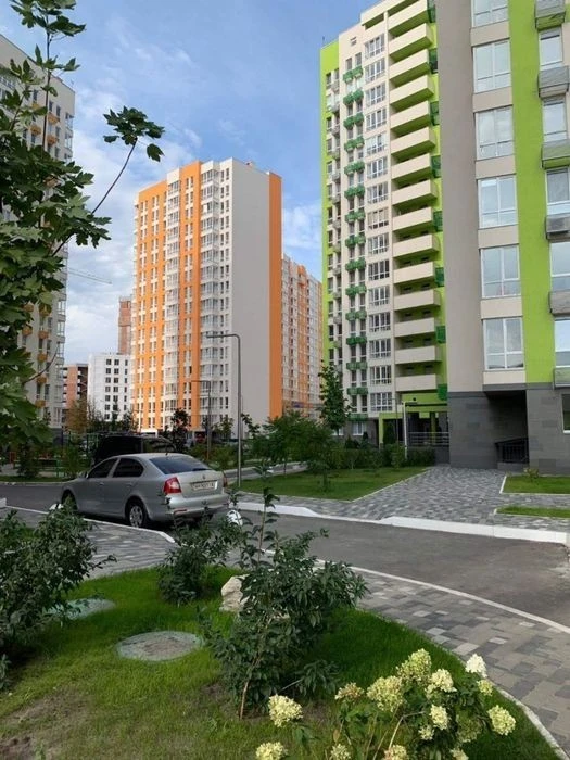Генератор на ліфти, воду, опалення. Нові сонячні панелі для