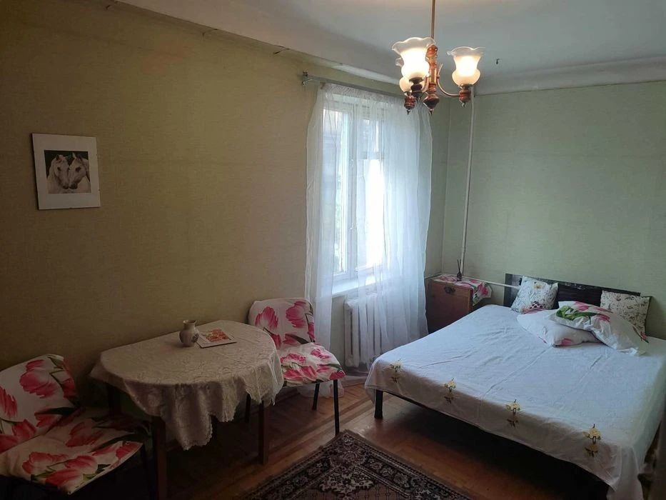 Пропонується 2к квартира неподалеку від метро Чернігівська,