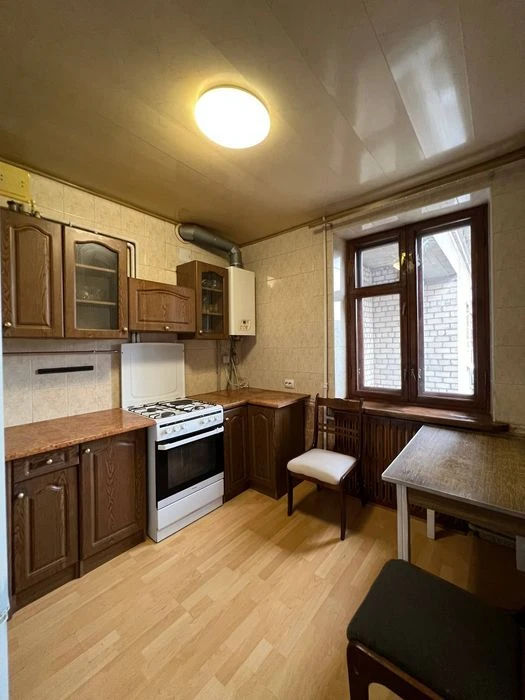 I will sell a 3-room apartment in the city center of Dnipro, Gogo Street