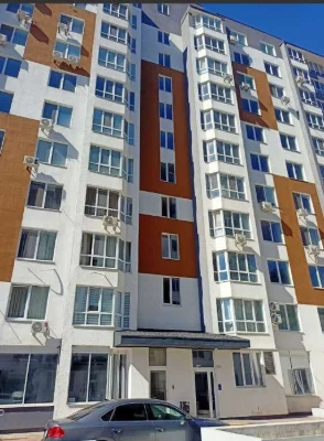 Продам 2 кімнатну квартиру в центрі біля скверу "Юність", Го