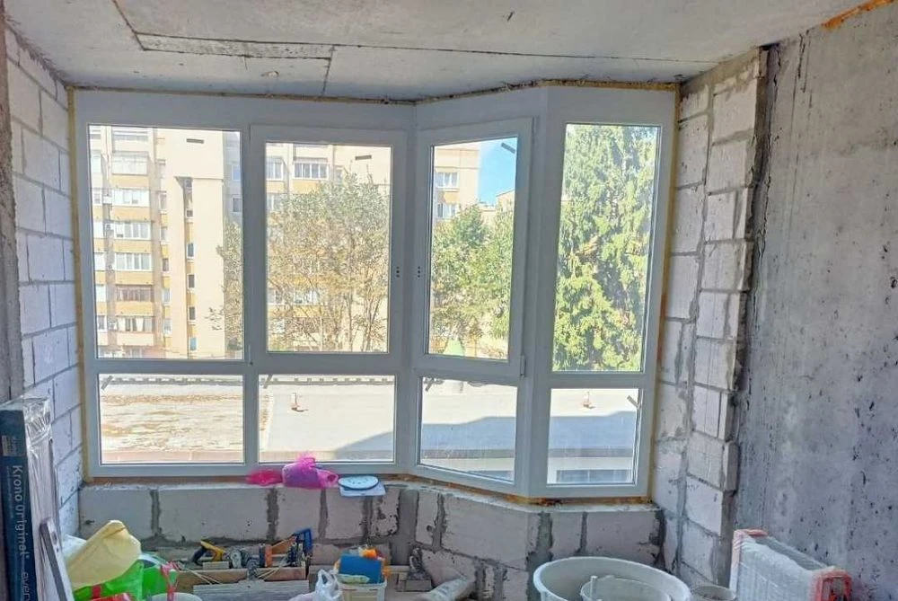Продам 2 кімнатну квартиру в центрі біля скверу "Юність", Го