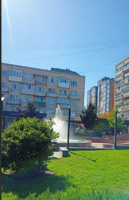 Продам 2 кімнатну квартиру в центрі біля скверу "Юність", Го