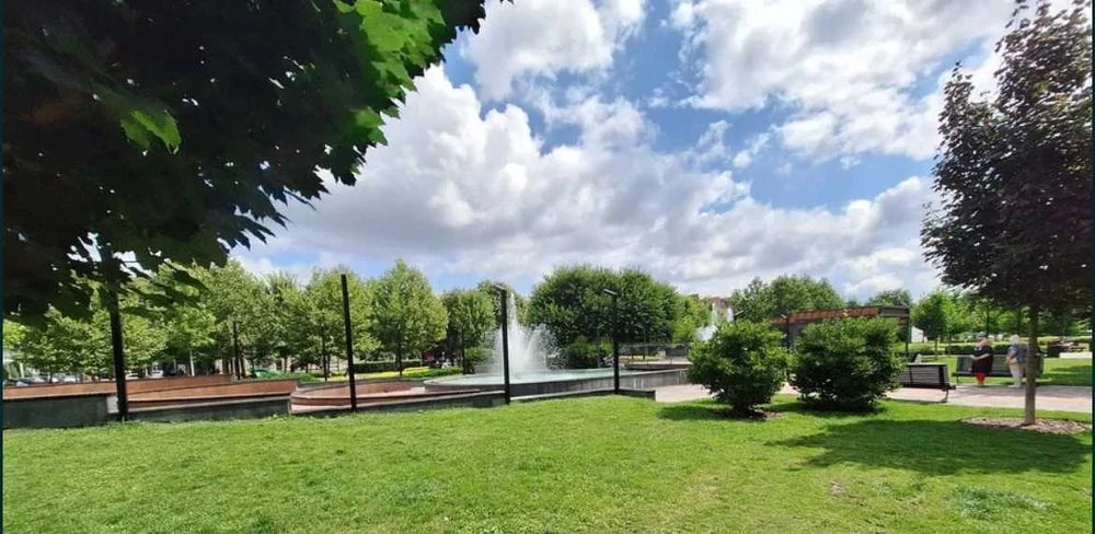 Продам 2 кімнатну квартиру в центрі біля скверу "Юність", Го
