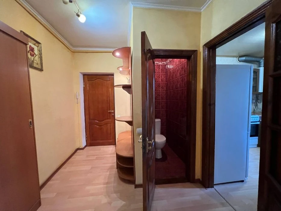 I will sell a 3-room apartment in the city center of Dnipro, Gogo Street