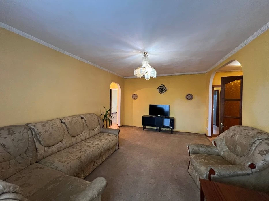 I will sell a 3-room apartment in the city center of Dnipro, Gogo Street