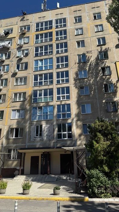 Продам  2 к. Квартиру - "Малосемейка"- Перемога 6