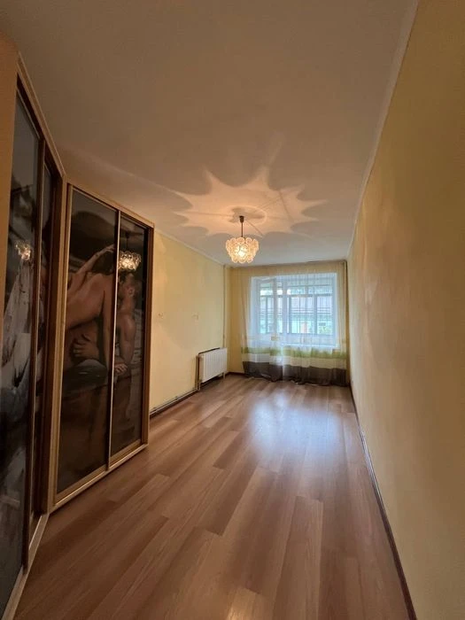I will sell a 3-room apartment in the city center of Dnipro, Gogo Street