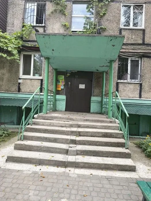 2 - комн. квартира, 48 м. кв. 2/5 эт. район рынка Образцовый