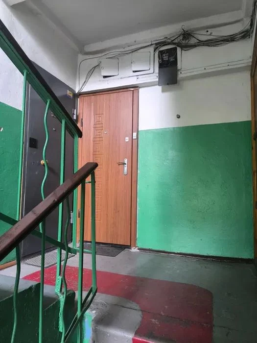 2 - комн. квартира, 48 м. кв. 2/5 эт. район рынка Образцовый