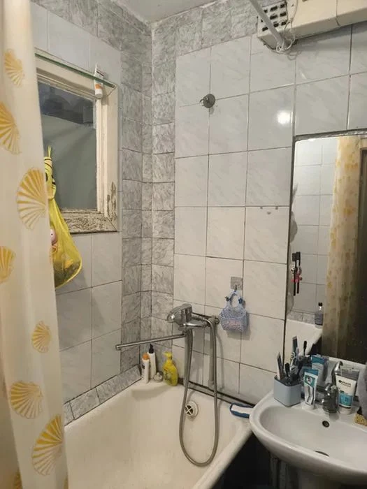 2 - комн. квартира, 48 м. кв. 2/5 эт. район рынка Образцовый