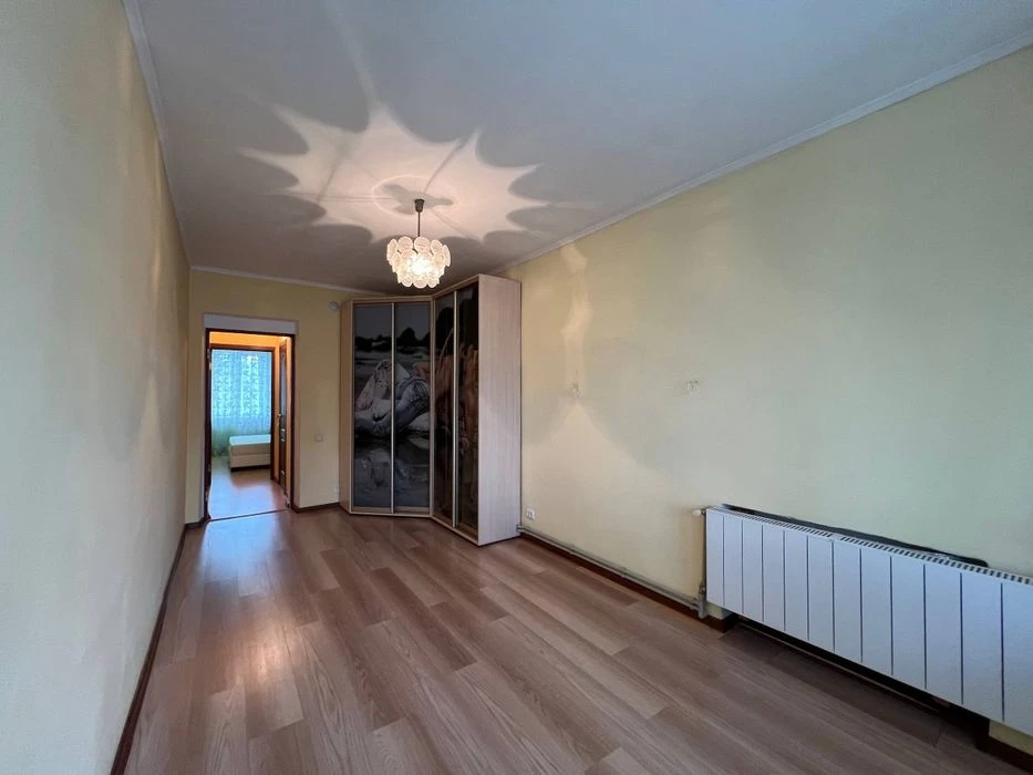 I will sell a 3-room apartment in the city center of Dnipro, Gogo Street