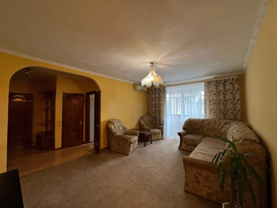 I will sell a 3-room apartment in the city center of Dnipro, Gogo Street