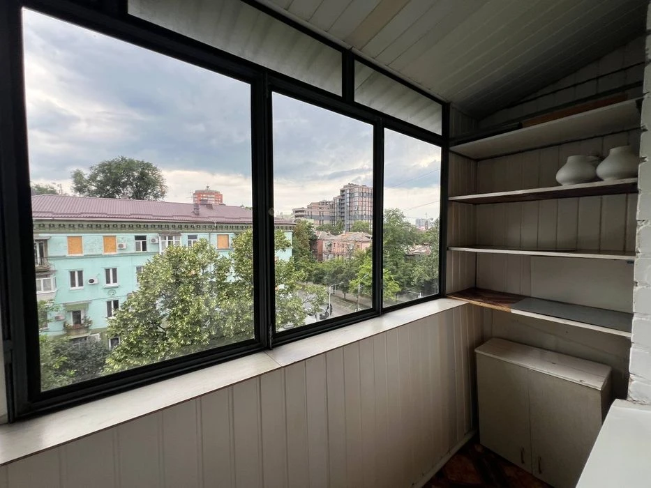 I will sell a 3-room apartment in the city center of Dnipro, Gogo Street