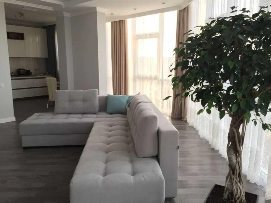 Продам 2х кімнатну квартиру в ЖК " 12 Жемчужіна" по вулиці М