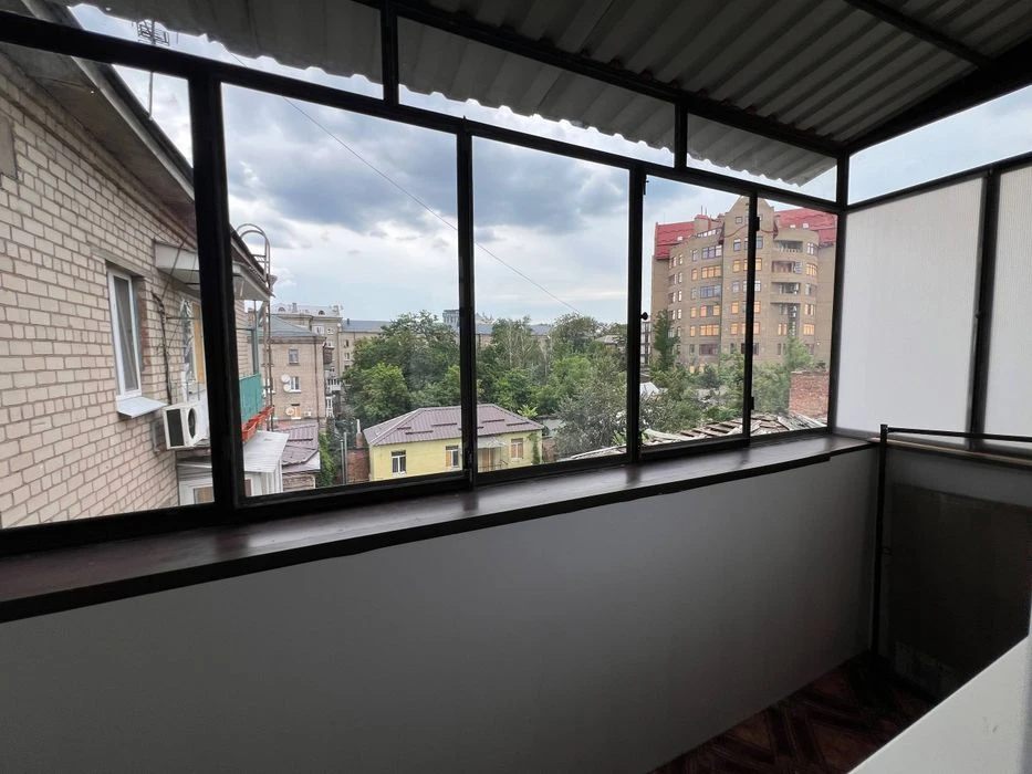 I will sell a 3-room apartment in the city center of Dnipro, Gogo Street