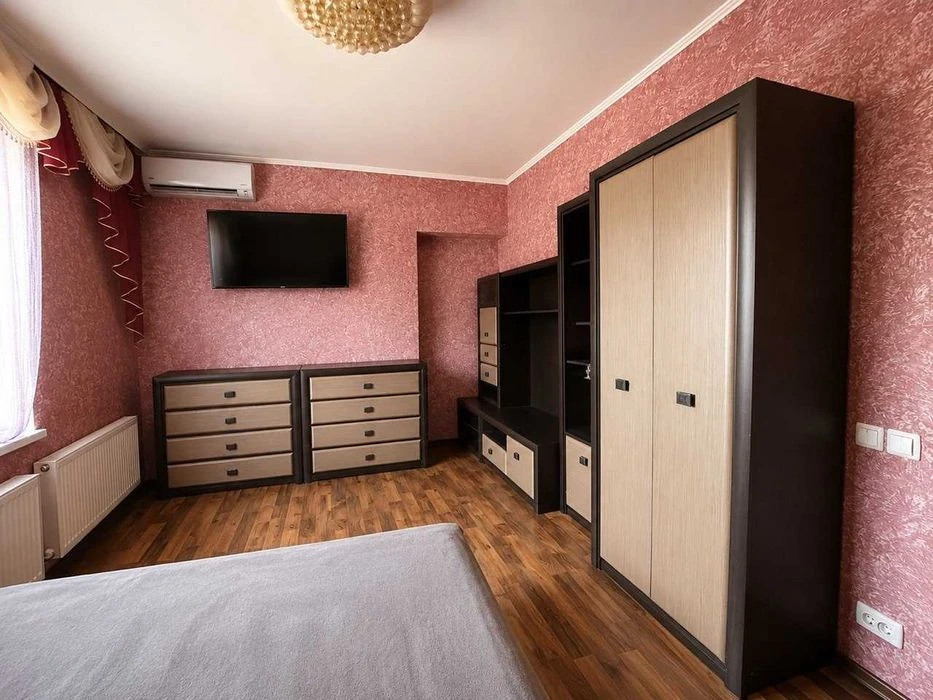 Продаж двоповерхового будинку у Старому місті