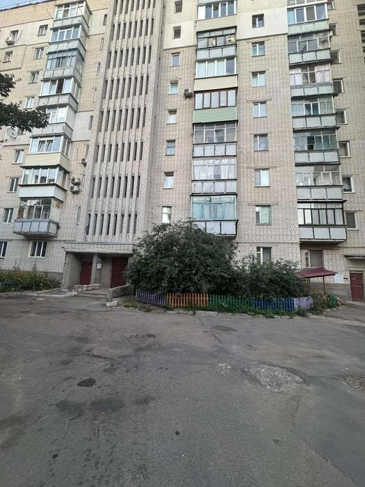1 кімн. квартира по вул. Дніпровська 2/9 цегла