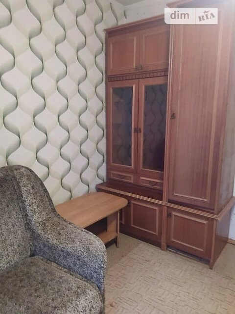 Здам в оренду кімнату на вул. Ревуцького 11Г довгостроково •