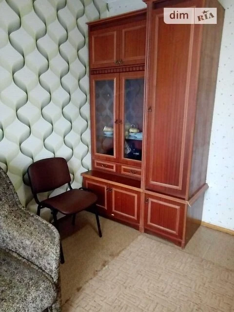 Здам в оренду кімнату на вул. Ревуцького 11Г довгостроково •