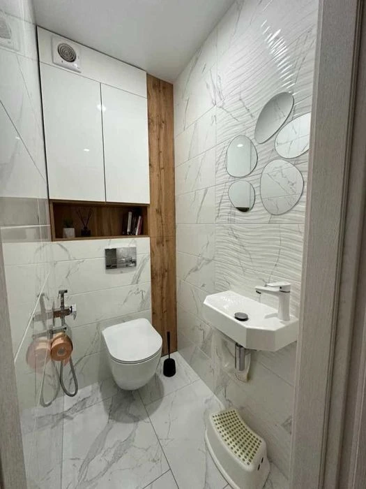 2к-квартира в Розсошенцях з сучасним ремонтом та повною енер