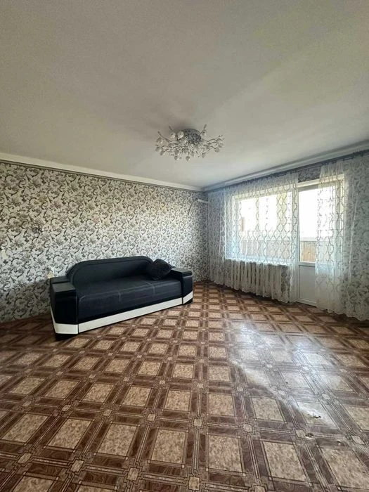 Квартира в 4 комн квартире на Таирова ул.