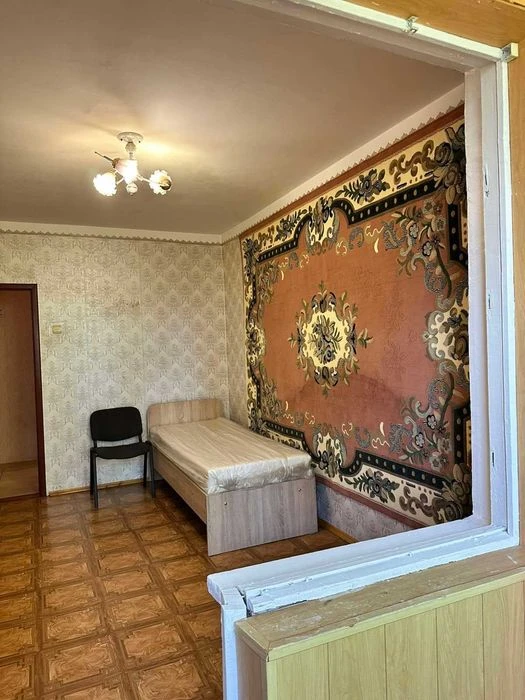 Квартира в 4 комн квартире на Таирова ул.