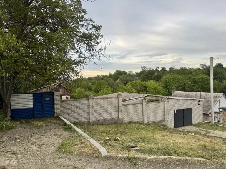 House with a plot of 10 acres + garage, possible exchange for a car.