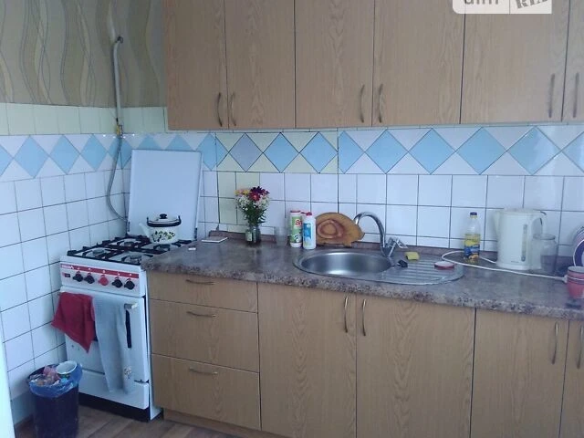 Здам в оренду кімнату на вул. Степана Чобану 15 довгостроков