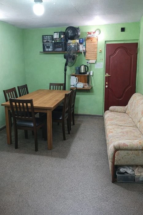 Продам гараж 38 м² с утеплённой комнатой и двором