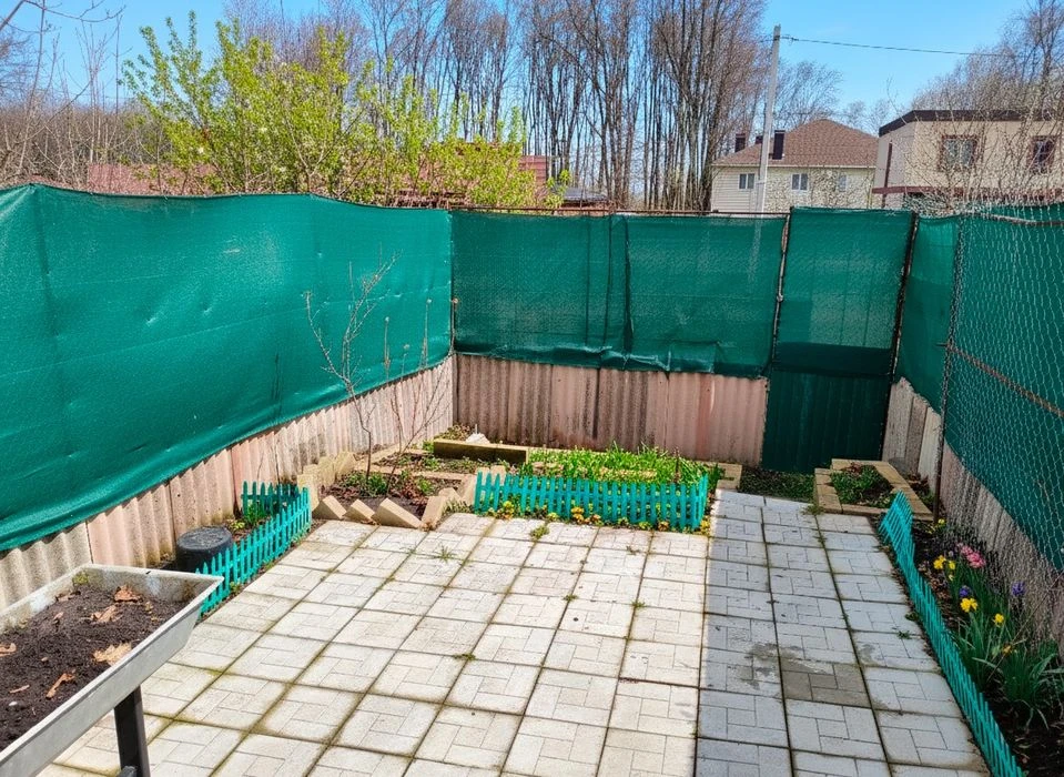 Продам гараж 38 м² с утеплённой комнатой и двором