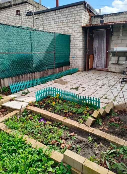 Продам гараж 38 м² с утеплённой комнатой и двором