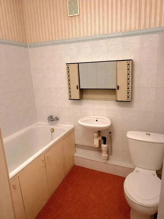 1 кв.  17,7 м*2. 2/2. Космос. Ул Ракетная.