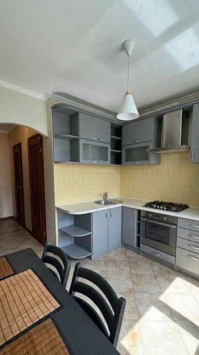 Продам 2 кімнатну квартиру з сучасним, гарним ремонтом, недо