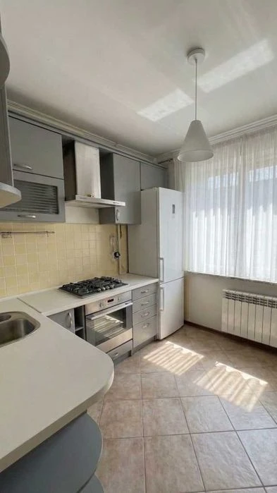 Продам 2 кімнатну квартиру з сучасним, гарним ремонтом, недо