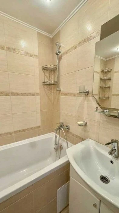 Продам 2 кімнатну квартиру з сучасним, гарним ремонтом, недо