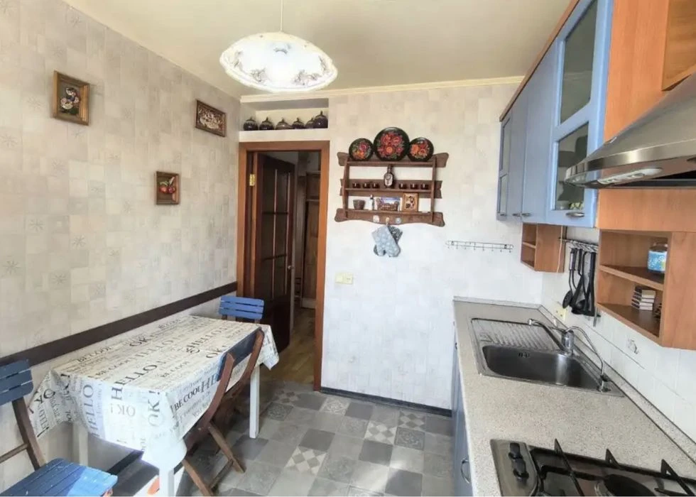 Продам 2 к квартиру. Лівий берег. Капітальний ремонт. Меблі.