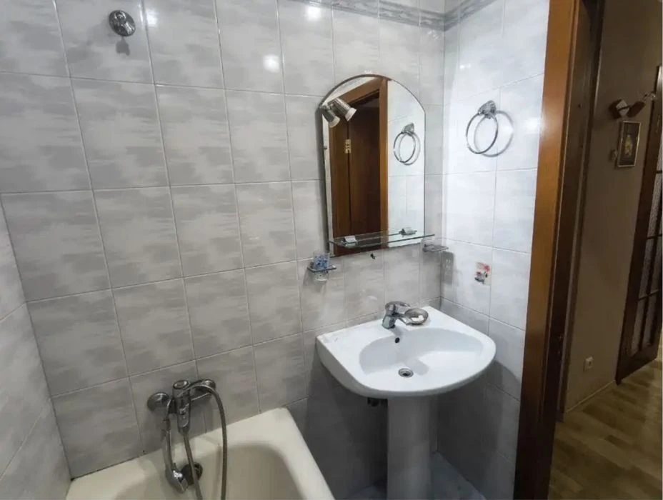 Продам 2 к квартиру. Лівий берег. Капітальний ремонт. Меблі.