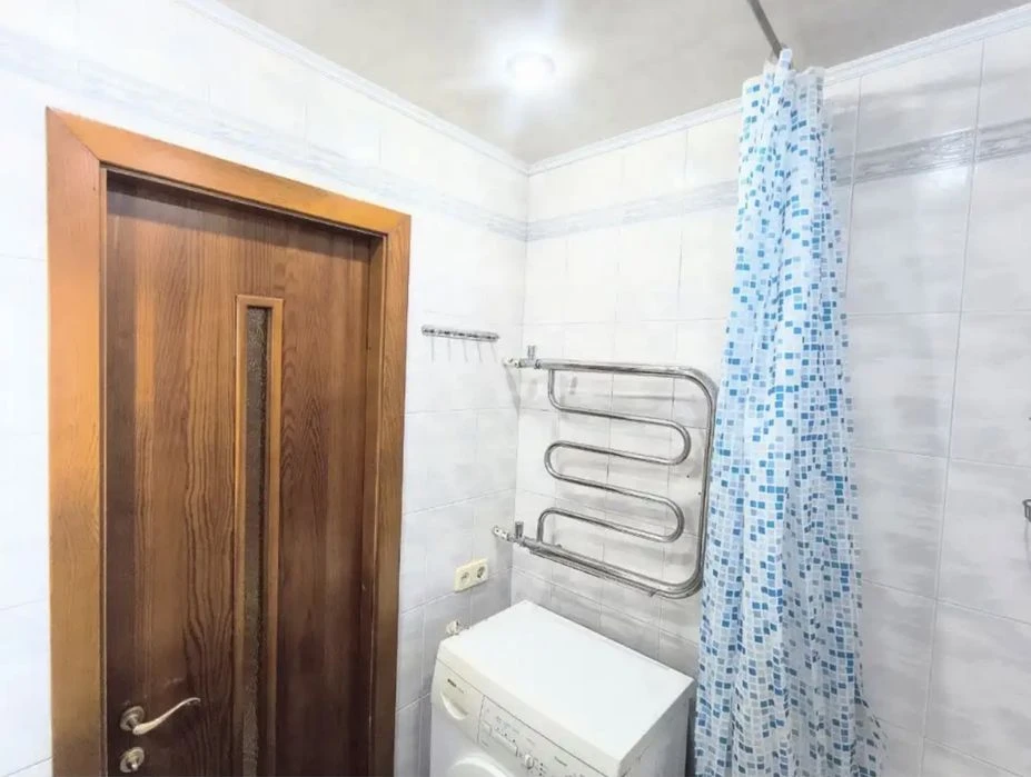 Продам 2 к квартиру. Лівий берег. Капітальний ремонт. Меблі.