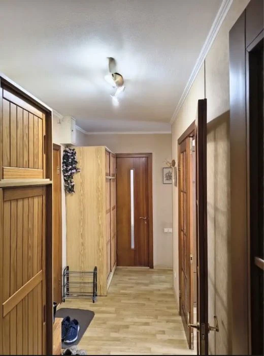 Продам 2 к квартиру. Лівий берег. Капітальний ремонт. Меблі.