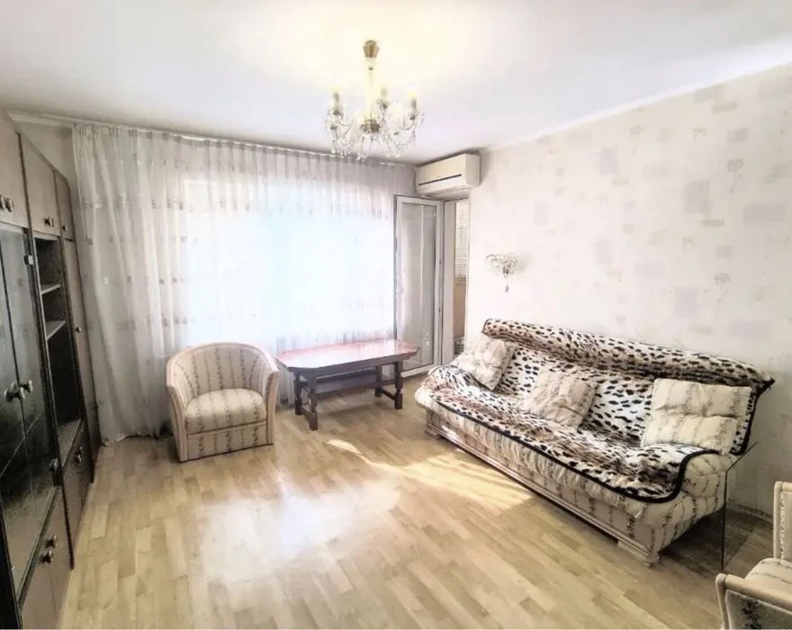 Продам 2 к квартиру. Лівий берег. Капітальний ремонт. Меблі.